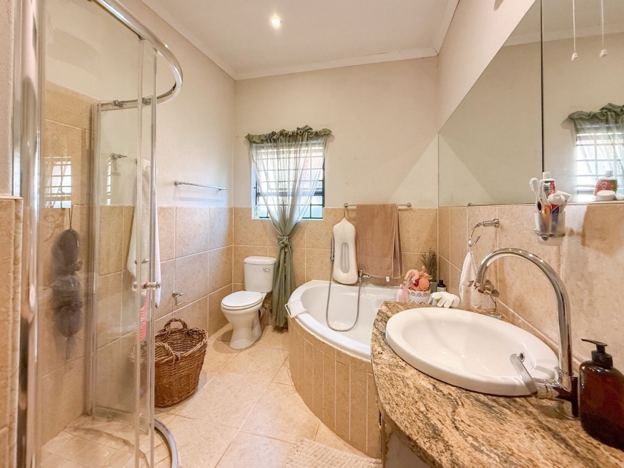 3 Bedroom Property for Sale in Kosmos Ridge North West